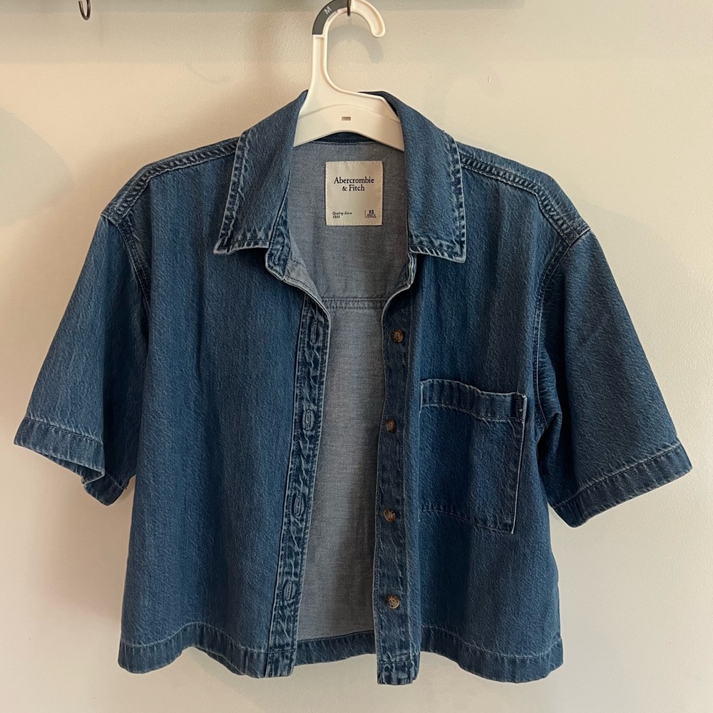 Short sleeve denim button down